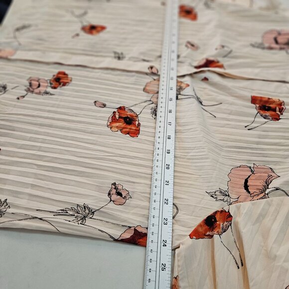 Vince Pale Blush Tossed Poppy Pleated Blouse Size Large Top 3/4 Sleeve Floral - Picture 12 of 12